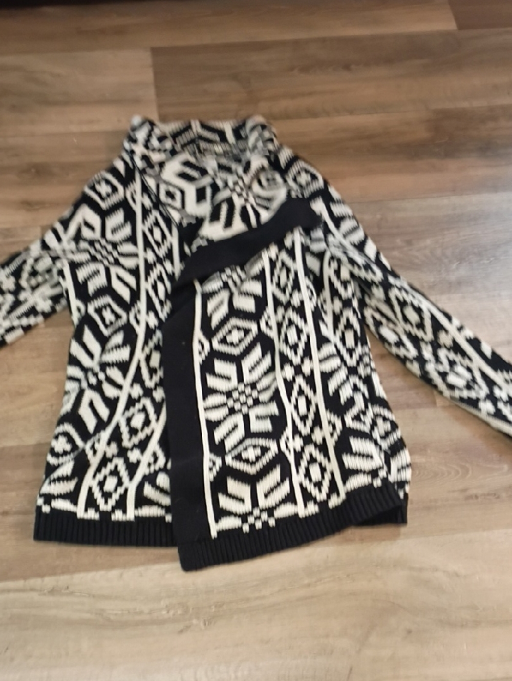 Old Navy Black and White Geometric Knit Cardigan